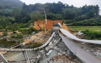 Hà Giang: Cầu đang thi công bất ngờ đổ sập