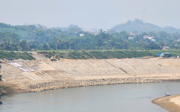 Dự án kè hàng chục tỷ ở Tuyên Quang ngổn ngang sau gần 1 năm thi công