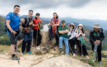 Trải nghiệm hai ngày không điện thoại, chinh phục cung đường trekking đẹp nhất Việt Nam