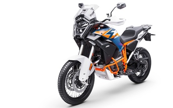 Mô tô KTM 1390 Super Adventure R chính thức lộ diện