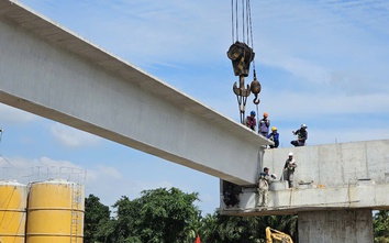 Gác 42 dầm cầu Đại Ngãi 2, nối Cù Lao Dung với quốc lộ Nam Sông Hậu