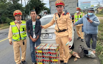 Cảnh sát giao thông Đắk Lắk phát hiện ô tô chở gần 70kg pháo lậu