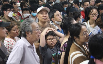 Ngày đầu khai trương metro TP.HCM, ga Bến Thành quá tải