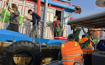 Bộ đội Biên phòng cứu hộ thành công tàu cá cùng 13 ngư dân bị nạn trên vùng biển Cô Tô