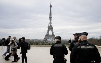 Pháp: Hoả hoạn tại tháp Eiffel, sơ tán khoảng 1.200 du khách