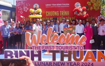 Lì xì 200 khách đầu tiên đi tàu từ TP.HCM đến Bình Thuận