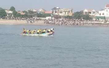 Tưng bừng hội đua thuyền xông biển đầu xuân ở Nghệ An