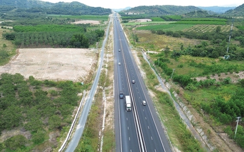 Sức bật từ cao tốc, sân bay...