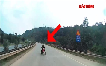 Clip 4 người tử vong khi đi xe máy ngược chiều trên cao tốc Nội Bài - Lào Cai