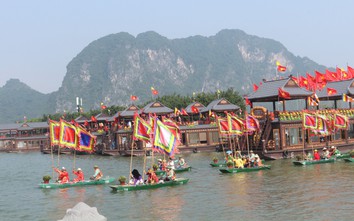 Nghìn người chen chân dự khai hội chùa Tam Chúc