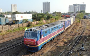 Khởi hành chuyến tàu container đầu năm đưa hàng từ ga Sóng Thần đi Trung Quốc