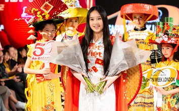 Cô gái 15 tuổi gốc Việt đưa áo dài lên sàn diễn London