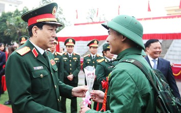 Đại tướng Lương Cường, lãnh đạo Hà Nội động viên tân binh lên đường nhập ngũ