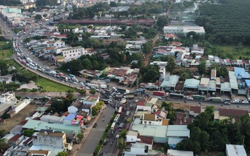 Hé lộ chiêu thức của nhóm cò bảo kê xe vi phạm qua trạm Suối Tre