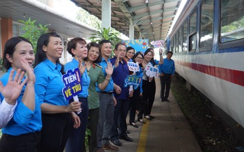 Chuyến tàu nghĩa tình đưa 208 người con xa quê về miền Trung, miền Bắc ngày 27 Tết