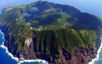 Đảo núi lửa chỉ có 200 người sinh sống ở Nhật Bản