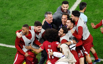 Asian Cup: Thắng nghẹt thở 10 người của Iran, Qatar hẹn Jordan ở chung kết