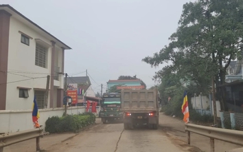 Phú Thọ: Dân bức xúc vì xe chở đất gây bụi bẩn, mất ATGT