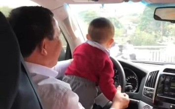 Cho trẻ em ngồi chung ghế lái, tài xế có bị phạt?