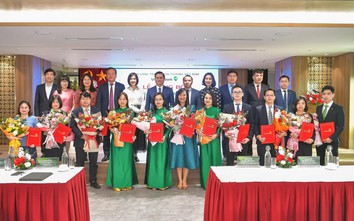 Vietcombank công bố các quyết định điều động và bổ nhiệm nhân sự lãnh đạo tại trụ sở chính