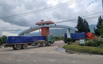Bình Định: Bất an đoàn xe chở đá nguyên khối có dấu hiệu quá tải