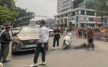 Tài xế mở cửa ô tô bất cẩn khiến người phụ nữ đi xe máy tử vong ở Lào Cai