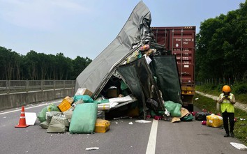 Vụ ô tô tải đâm xe đầu kéo trên cao tốc Cam Lộ - La Sơn: Nạn nhân đã tử vong