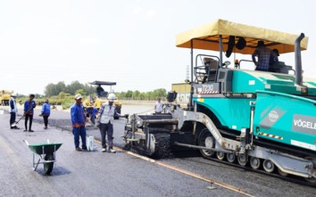 Bắt đầu thảm nhựa tuyến tránh thành phố Long Xuyên