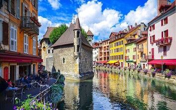Bên trong thị trấn lãng mạn nhất của nước Pháp