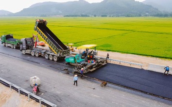 Mướt mải hoàn thiện 30km đầu tuyến cao tốc Diễn Châu - Bãi Vọt