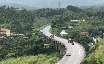 Lào Cai kiến nghị mở rộng cao tốc Yên Bái - Lào Cai lên 4 làn xe, Bộ GTVT nói gì?