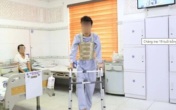 Chàng trai 19 tuổi bỗng dưng liệt 2 chân vì u tủy