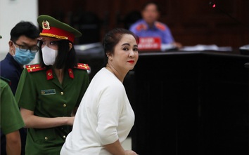 Bà Nguyễn Phương Hằng được đưa tới phiên phúc thẩm các bị cáo liên quan