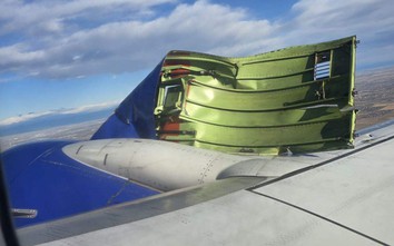 Vỏ động cơ máy bay Boeing 737 chở 135 khách bất ngờ bung ra giữa không trung