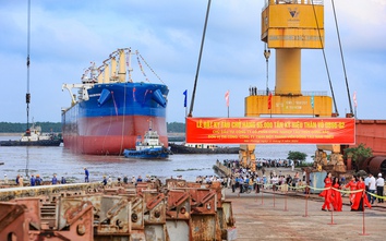 Cận cảnh hạ thủy tàu hàng lớn nhất đóng mới tại Việt Nam