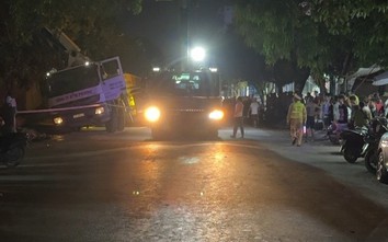 Xe bê tông đang đổ mái nhà ở Thái Bình bị sập cẩu, nhiều người bị thương