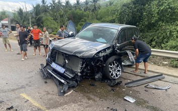 Bản tin TNGT 16/5: Một xe biển xanh va chạm với xe bồn, 4 người bị thương
