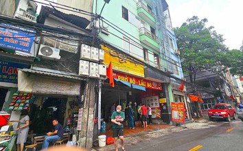 Cháy chung cư mini 9 tầng ở Hà Nội, nhiều người leo lên mái nhà chờ giải cứu