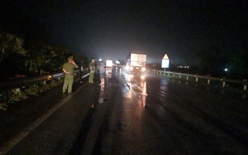 Người đàn ông đi bộ trên cao tốc Nội Bài - Lào Cai bị ô tô đâm tử vong