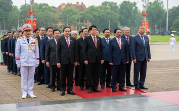 Lãnh đạo Đảng, Nhà nước, đại biểu Quốc hội vào Lăng viếng Chủ tịch Hồ Chí Minh