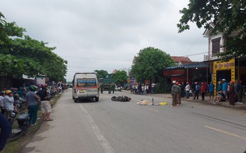 Va chạm xe đầu kéo biển số Lào, người đàn ông đi xe máy tử vong