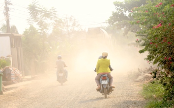 Krông Pắk (Đắk Lắk): Dân khốn khổ vì bụi, nín thở mỗi khi đi đường