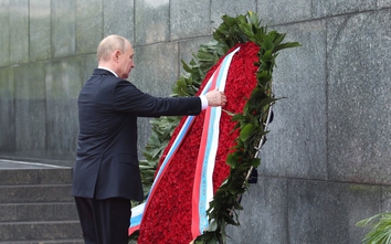 Tổng thống Nga đặt vòng hoa, viếng Chủ tịch Hồ Chí Minh và Anh hùng liệt sĩ