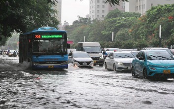 Lái xe qua đường ngập nước, cần lưu ý gì?