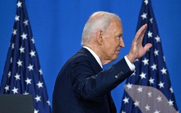 AP: Ông Obama, bà Pelosi cùng loạt nhân vật hàng đầu đảng Dân chủ gây sức ép lên ông Biden