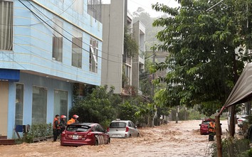 Mưa lũ cuốn đứt 3 cầu treo, 6 người mất tích ở Sơn La