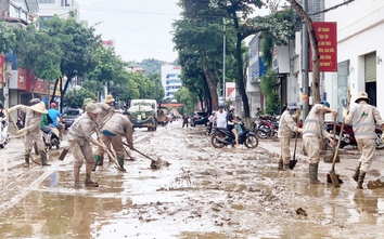 Những hình ảnh ấm tình người trong mưa lũ ở Sơn La