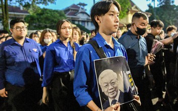 Ngàn người dân vào viếng Tổng Bí thư Nguyễn Phú Trọng