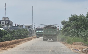 Hà Nội: Xe tải trọng lớn hoành hành trên đê sông Hồng