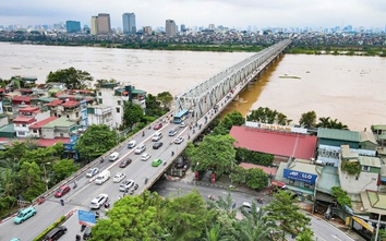 Toàn cảnh cầu Chương Dương, Long Biên ngày nước sông Hồng dâng cao